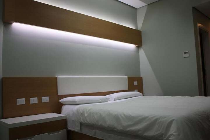 Room 5 of 32