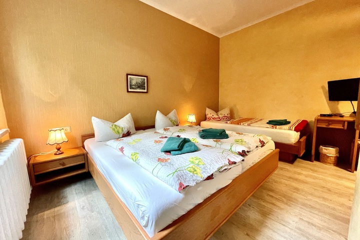 Room 8 of 25