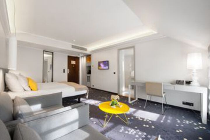 Room 42 of 73
