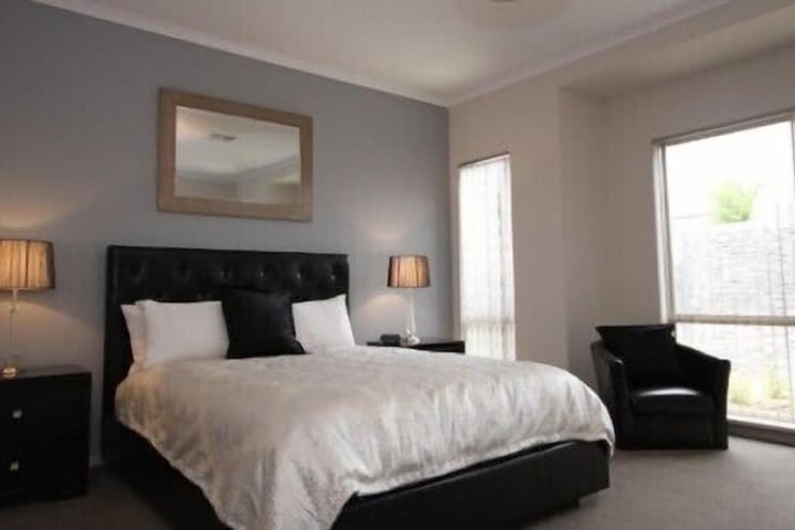 Room 2 of 38