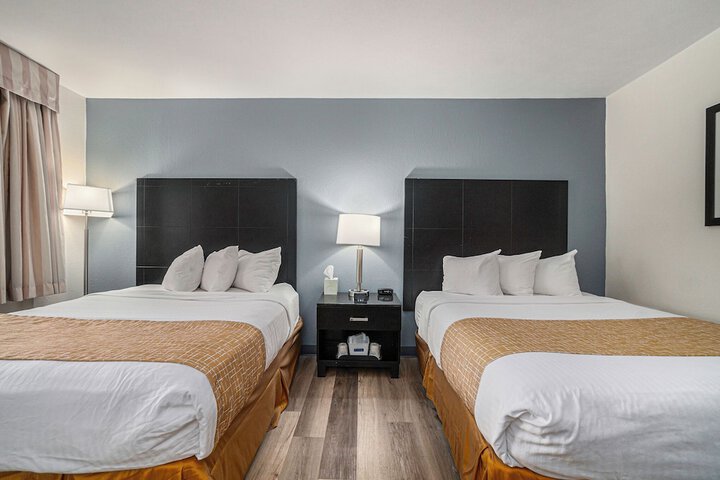 2 Queen Beds Second Floor (47 of 49)
