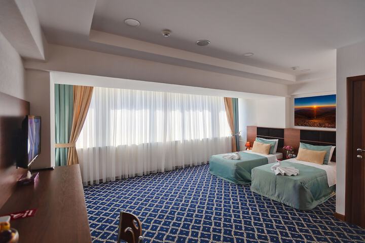 Room 7 of 32