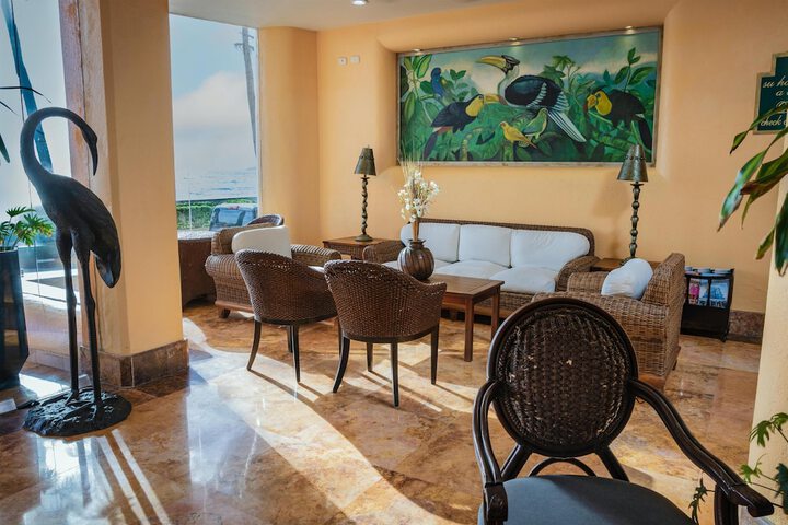 Entrance & Lobby