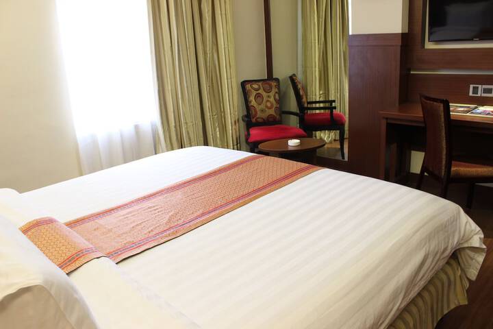 Room 5 of 63