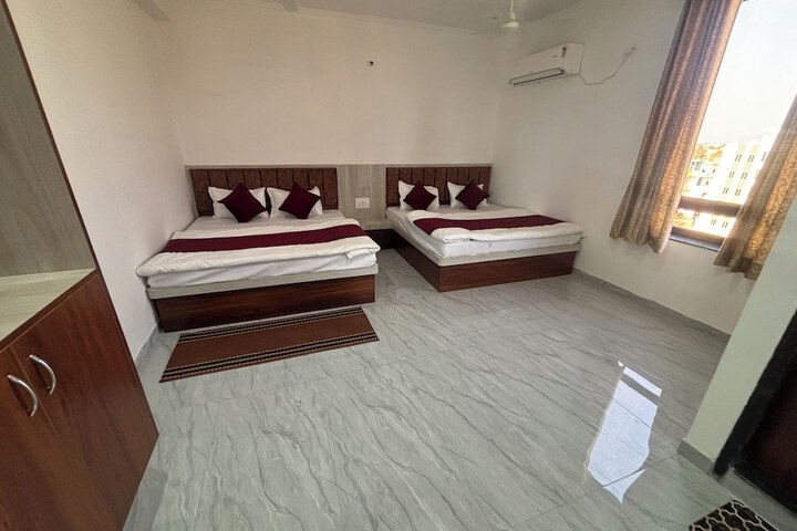 Room 17 of 36