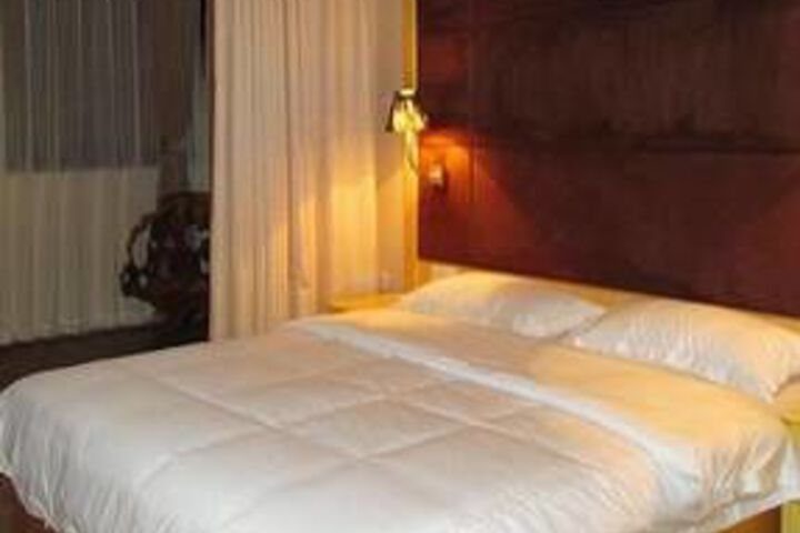 Room 2 of 17