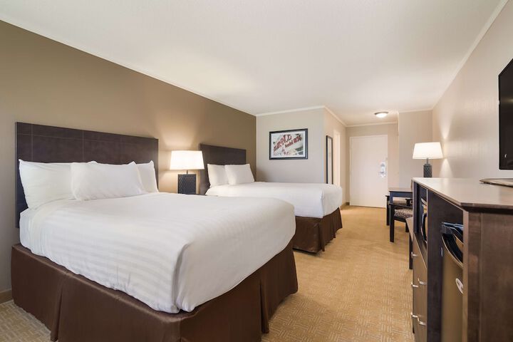 2 Double Beds (4 of 7)
