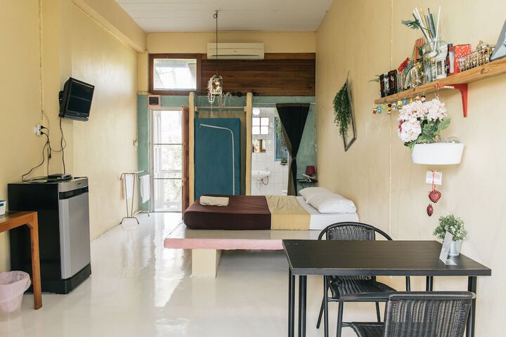 Room 4 of 20