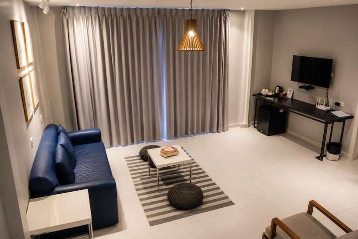 Room 71 of 198