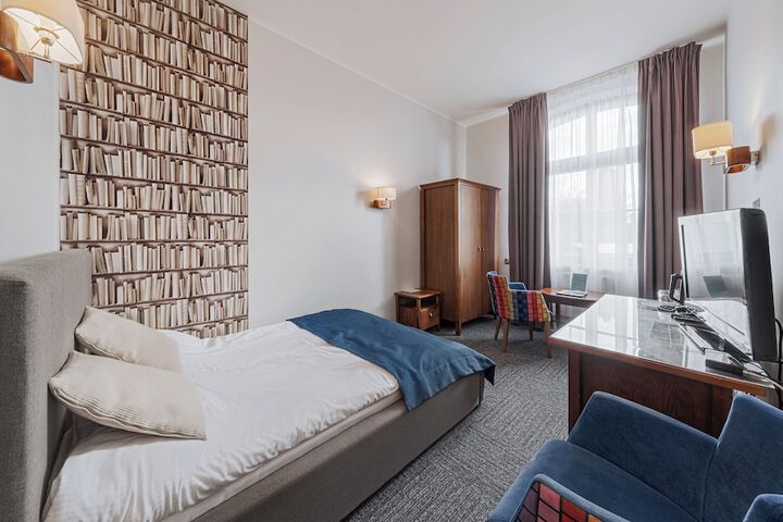 Room 10 of 47