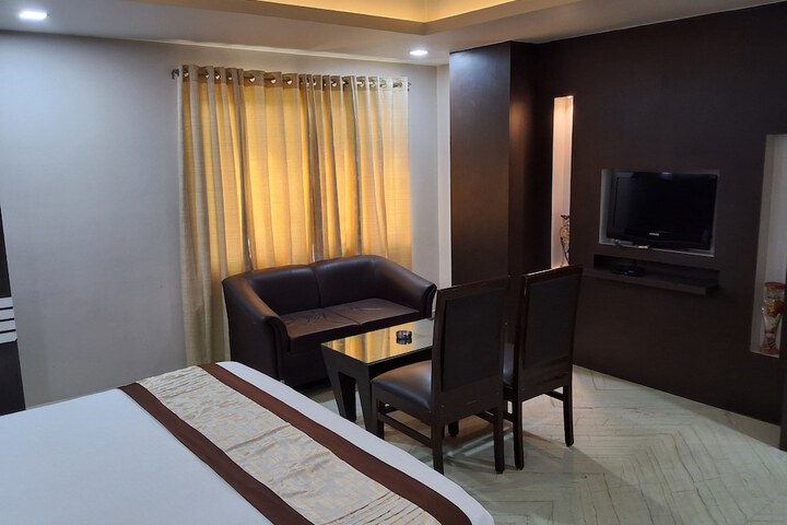 Room 12 of 25