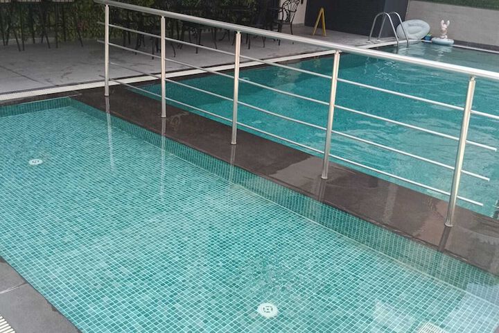 Pool 54 of 76