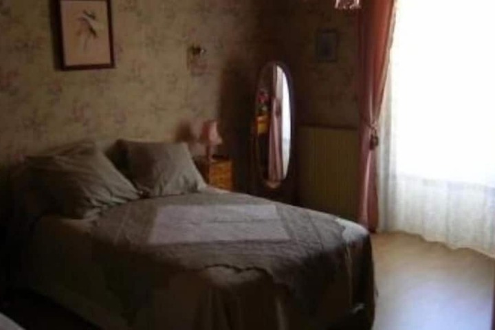 Room 10 of 37