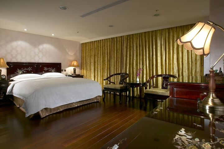 Room 19 of 216