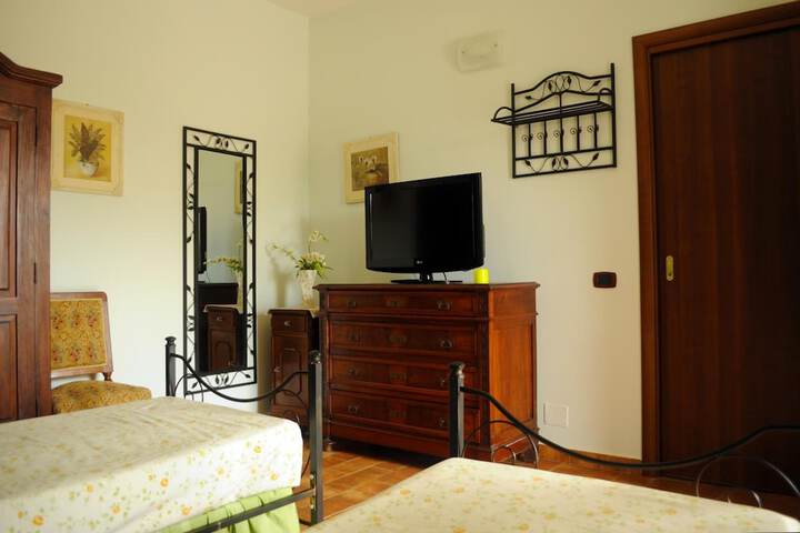 Room 9 of 38