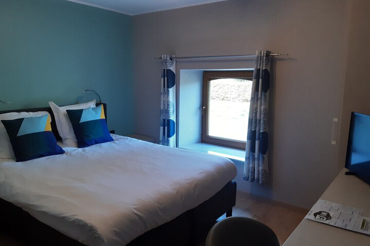 Room 6 of 74