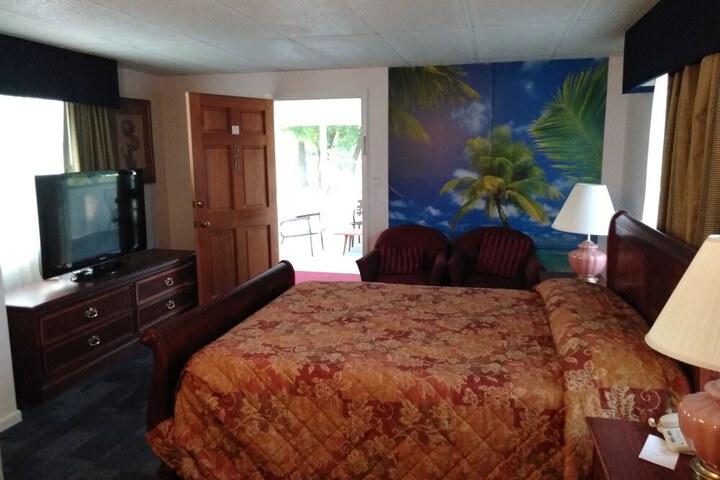 Room 4 of 42