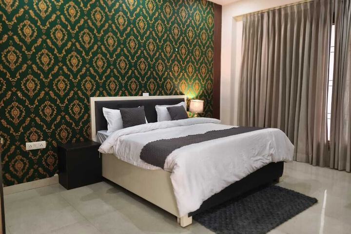 Room 9 of 21