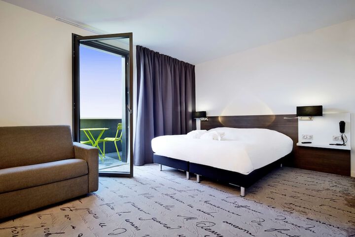 Room 10 of 51