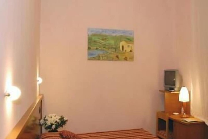 Room 9 of 27