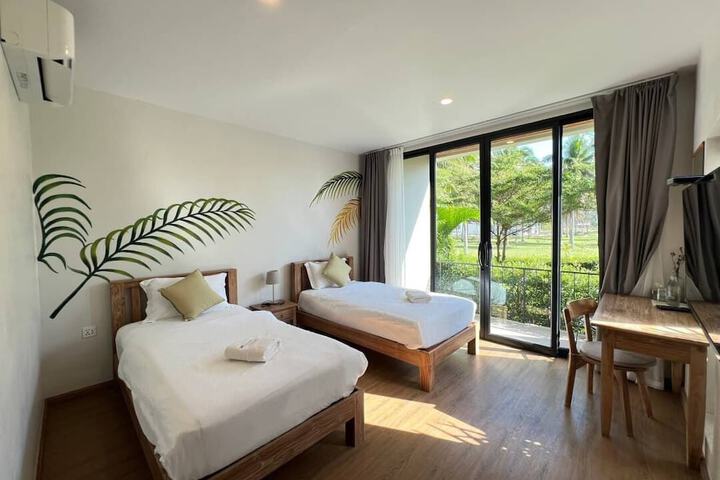 Room 10 of 34