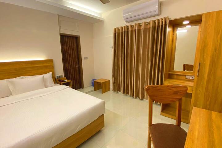 Room 5 of 15
