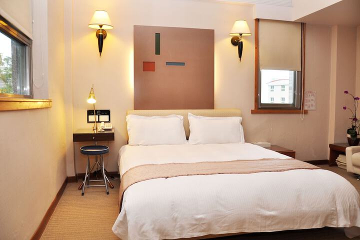 Room 6 of 48