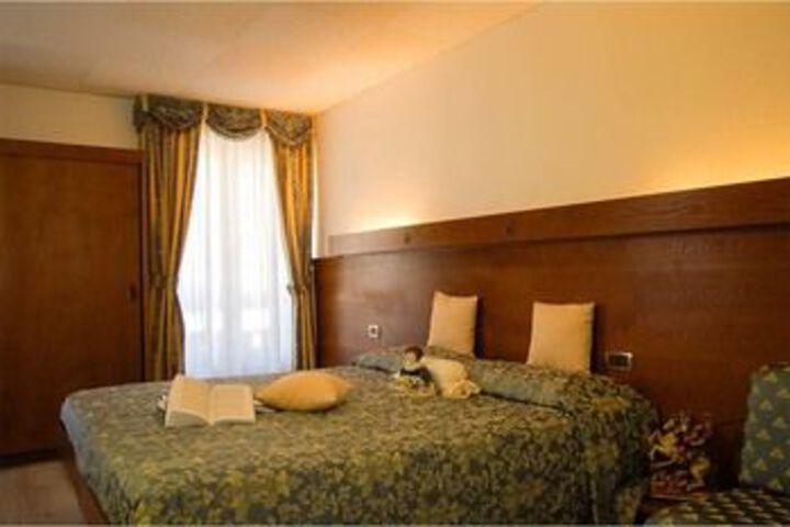 Room 8 of 29