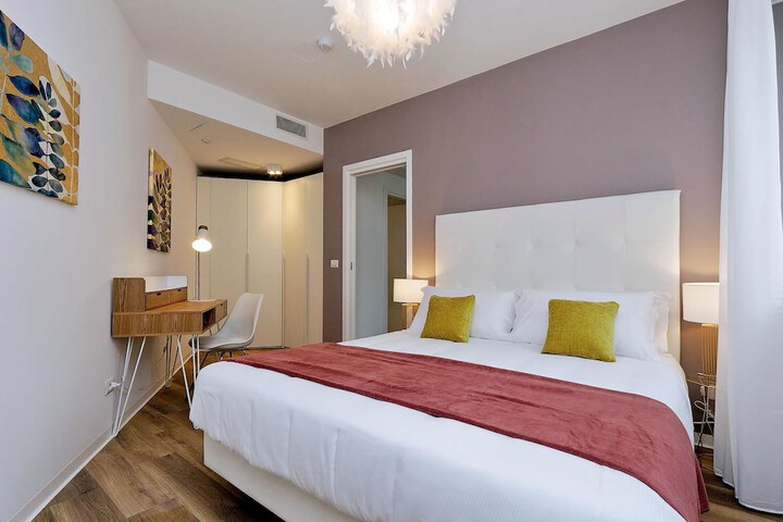 Room 20 of 195