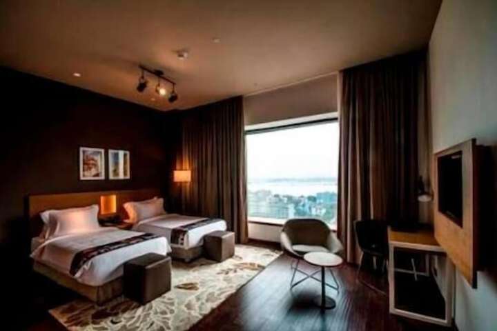 Room 9 of 35