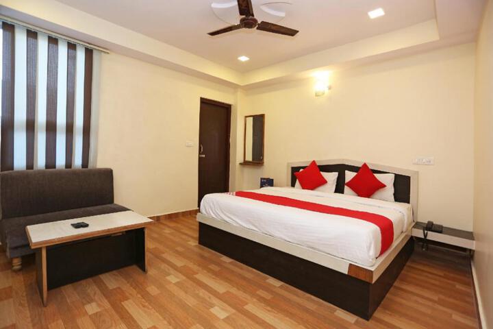 OYO 22662 Hotel Shivam