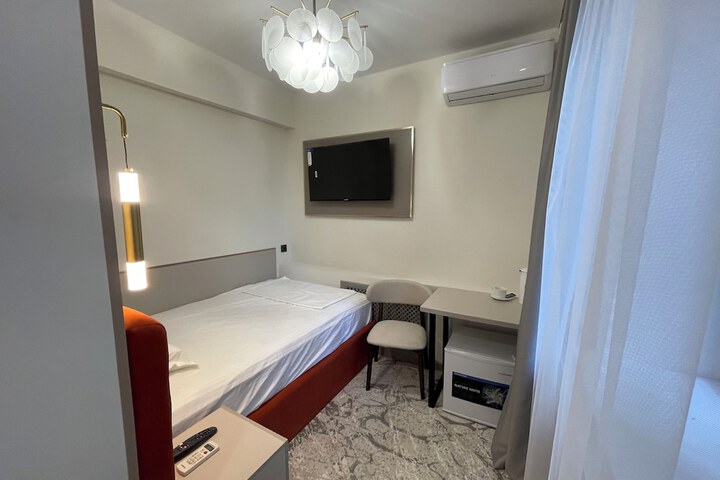 Room 44 of 127