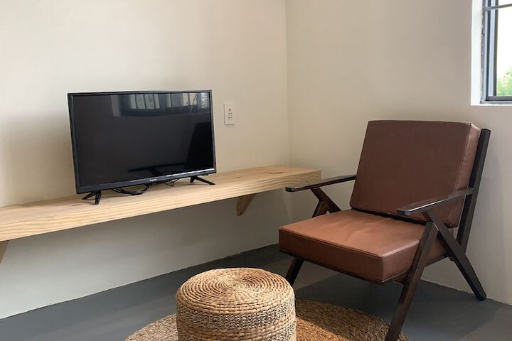 Room 13 of 42