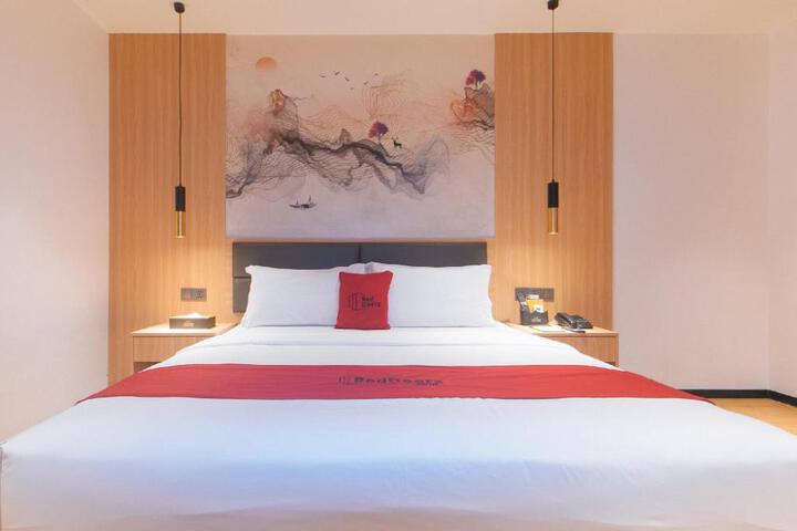 RedDoorz Plus at Jinjiang Star Hotel