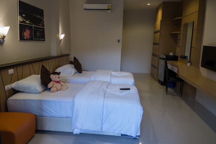 Room 6 of 35