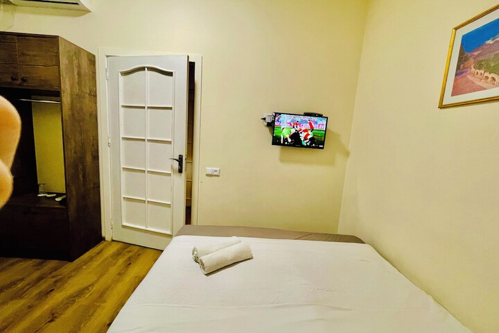 Room 40 of 146