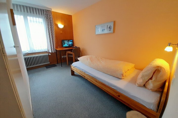 Room 19 of 76