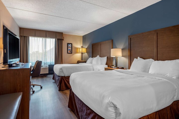 2 Double Beds (10 of 17)