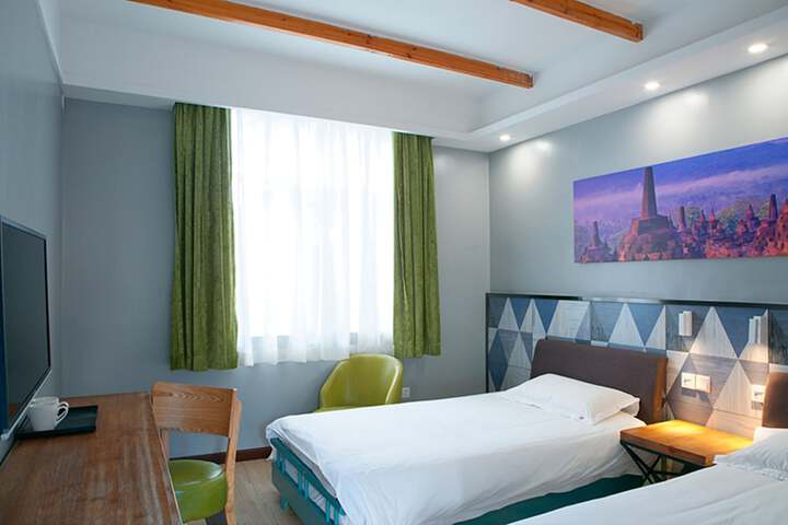 Room 8 of 47