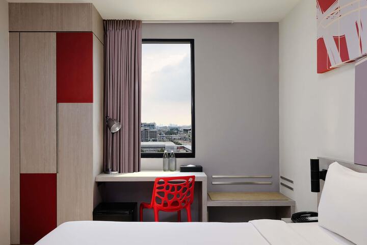 Room 10 of 65