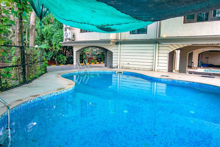 Pool 24 of 32