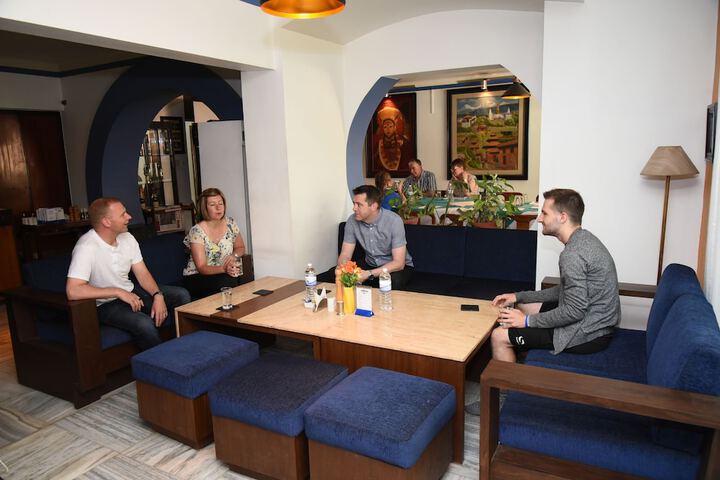 Lounge 20 of 22