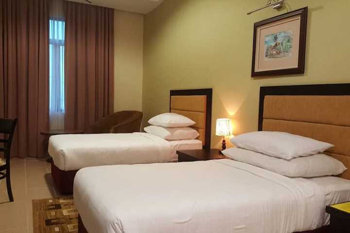Room 8 of 33