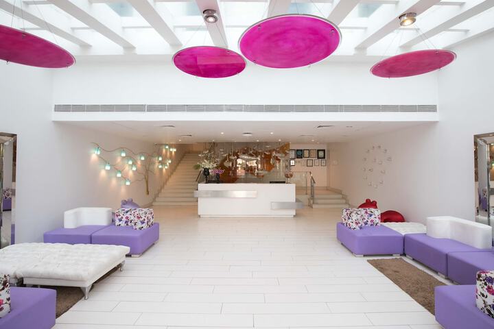 Ballroom/Hall 41 of 50