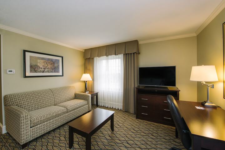 1 King Bed (7 of 13)