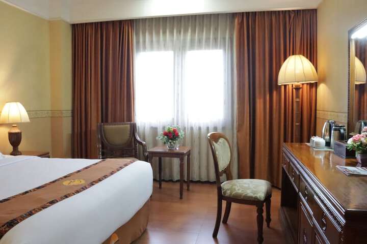 Room 6 of 32