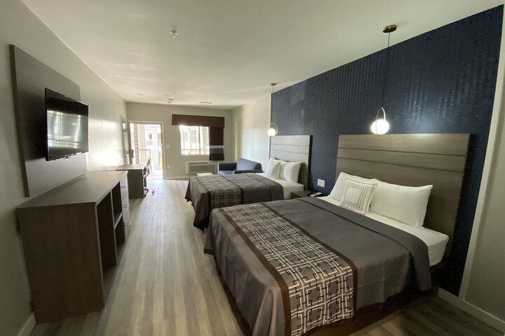 Room 4 of 10