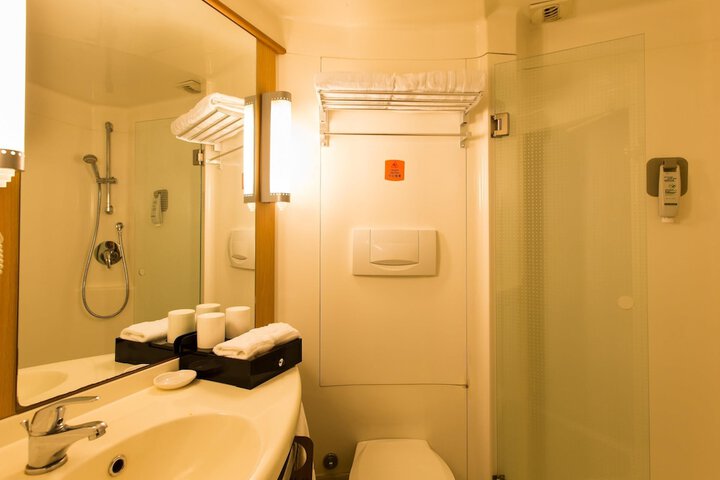 Room 15 of 35