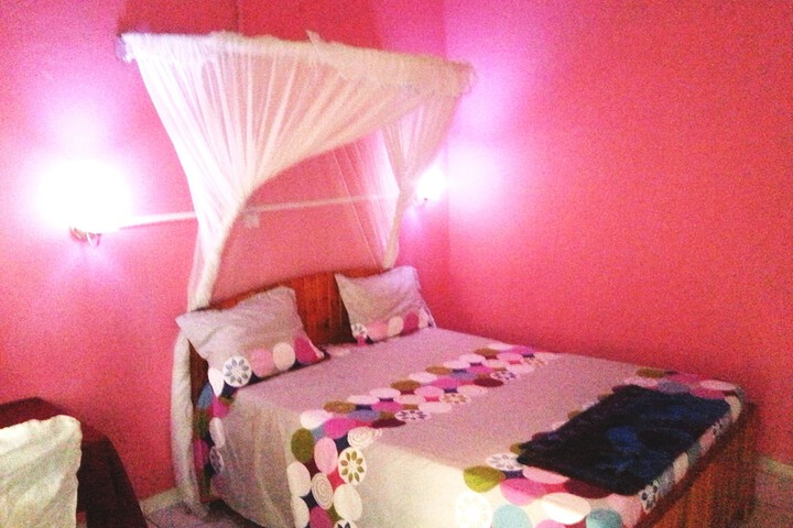 Room 5 of 28