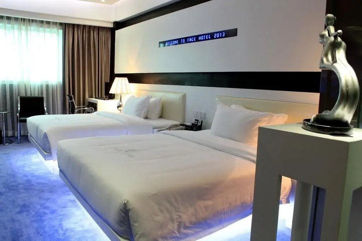 Room 4 of 11